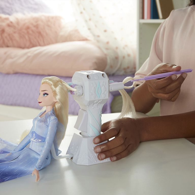 Boneca Elsa Lindas Tranças Frozen 2 - Hasbro E7002 em Promoção é no Buscapé